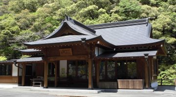 おせりの滝民話伝承館
